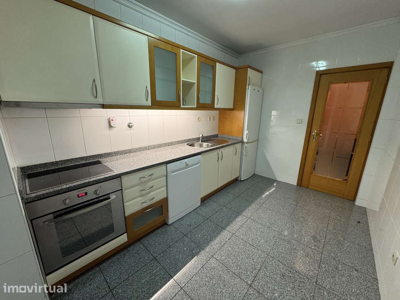 T2 com garagem e arrumos em Ermesinde, Santa-Rita junto ao acesso à A4 - Grande imagem: 2/19