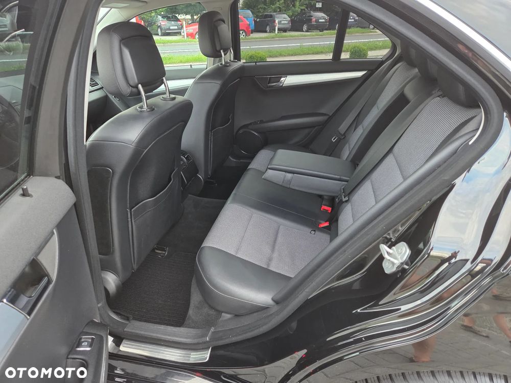Mercedes-Benz Klasa C 180 Kompressor BlueEFFICIENCY Special Edition - 12