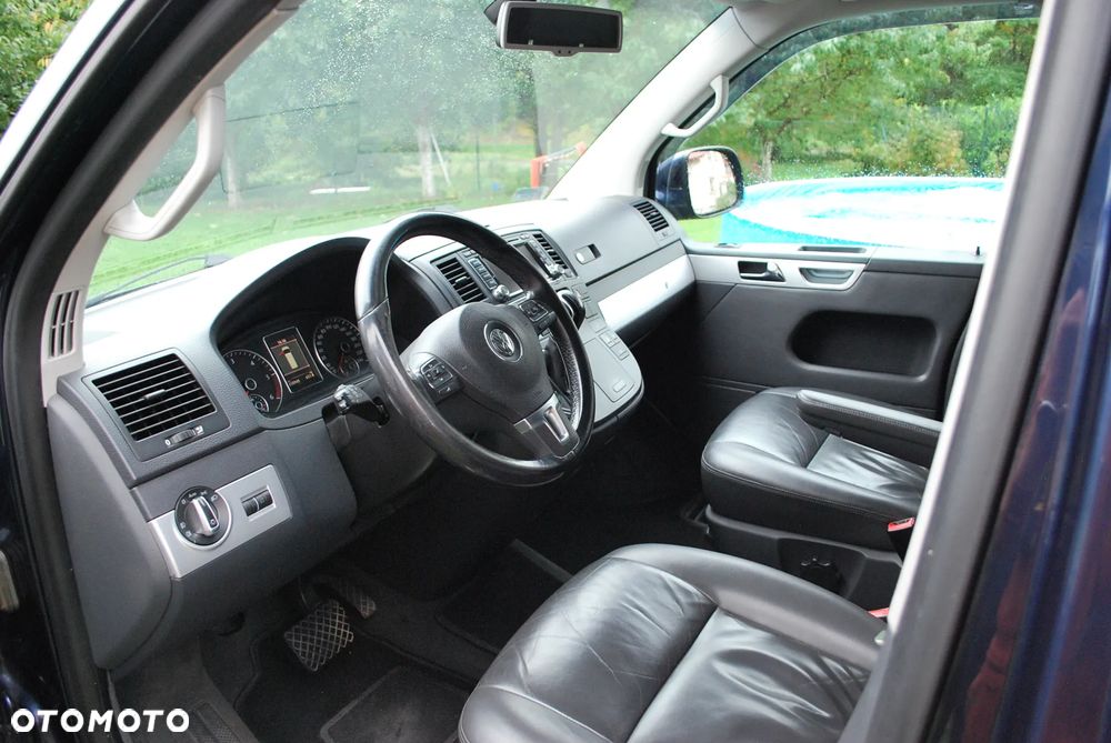 Volkswagen Multivan - 12