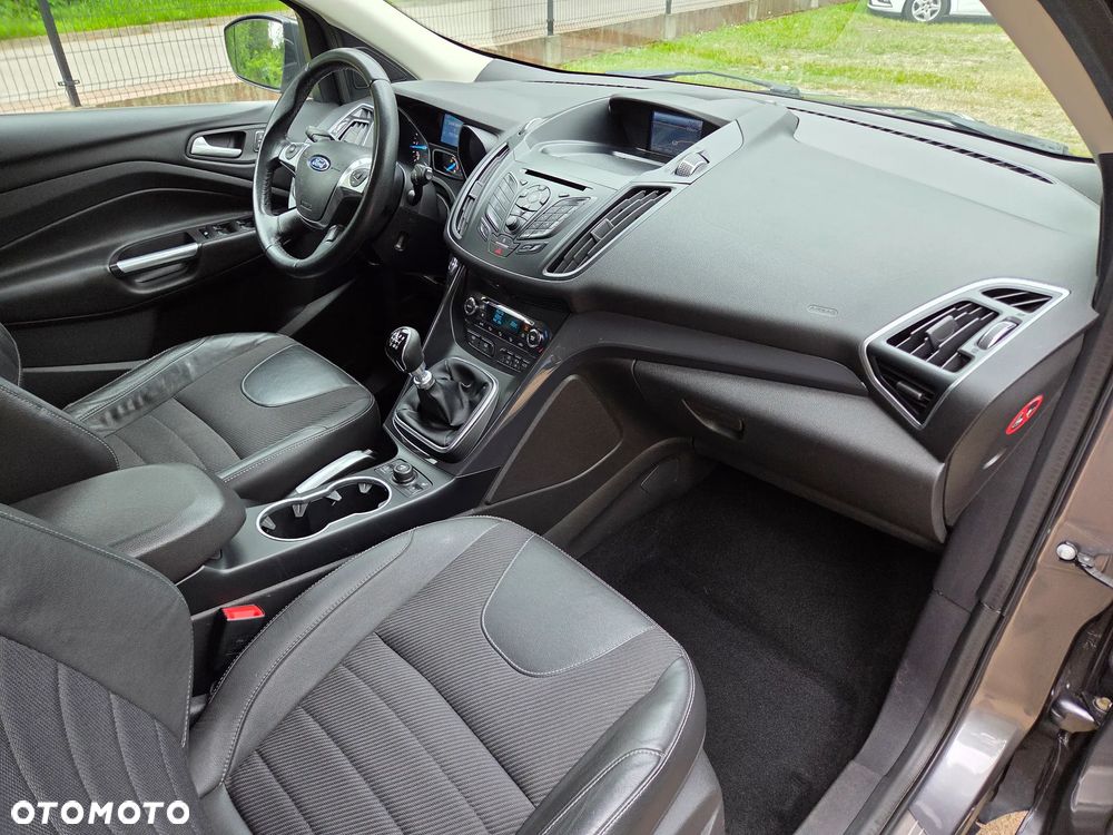 Ford Kuga 2.0 TDCi 4x4 Titanium - 25