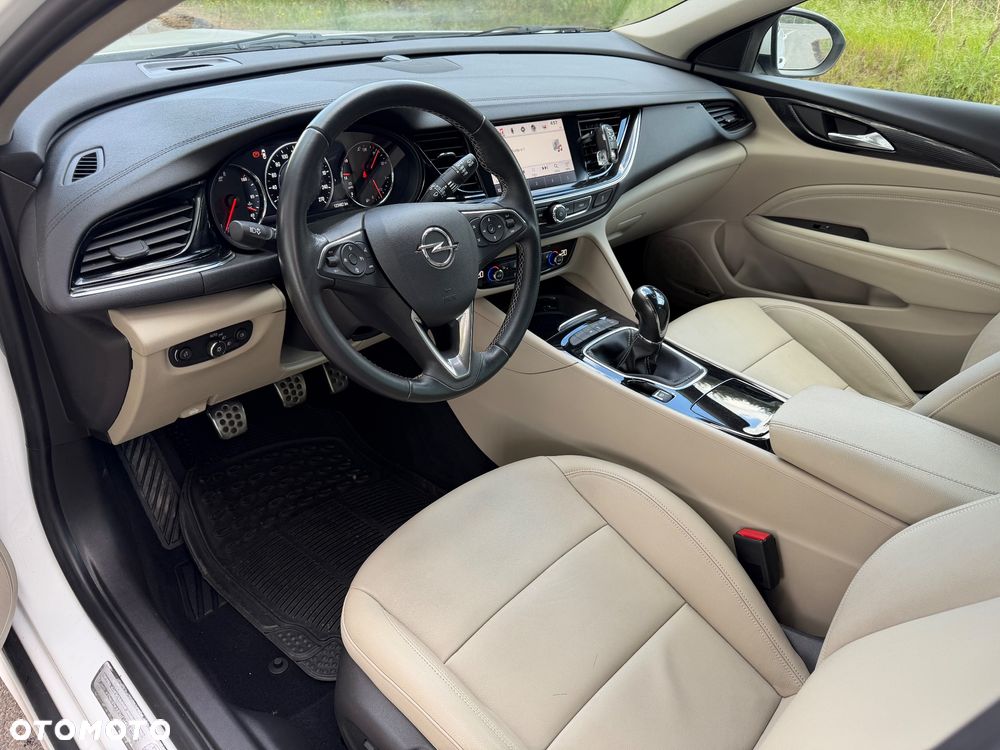 Opel Insignia - 11