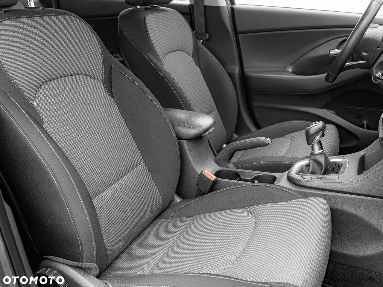 Hyundai i30 1.5 DPI Classic + - 31