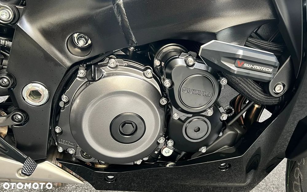 Suzuki GSX 1000 - 9