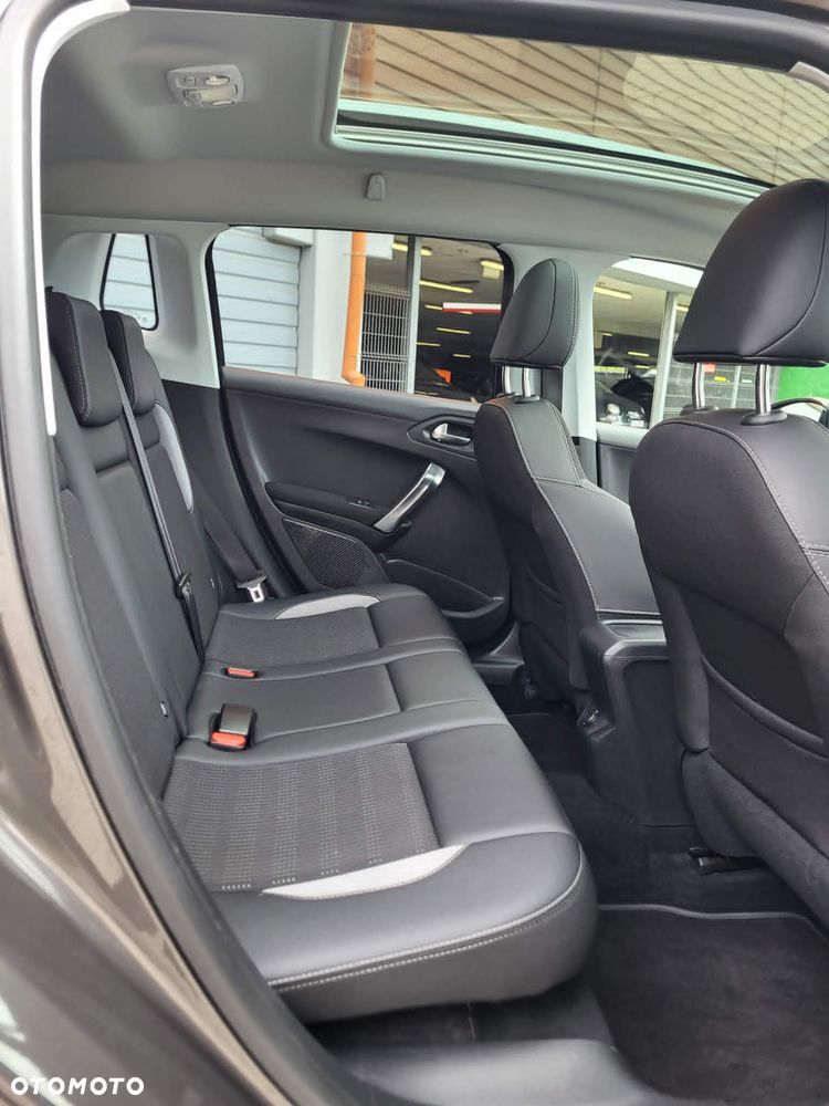Peugeot 2008 BlueHDi 100 STOP & START Allure - 11
