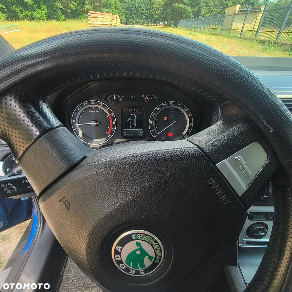 Skoda Octavia 2.0 TDI DPF RS - 11