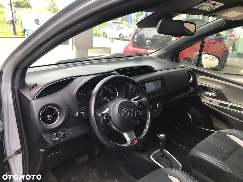 Toyota Yaris Hybrid 100 GR Sport - 6