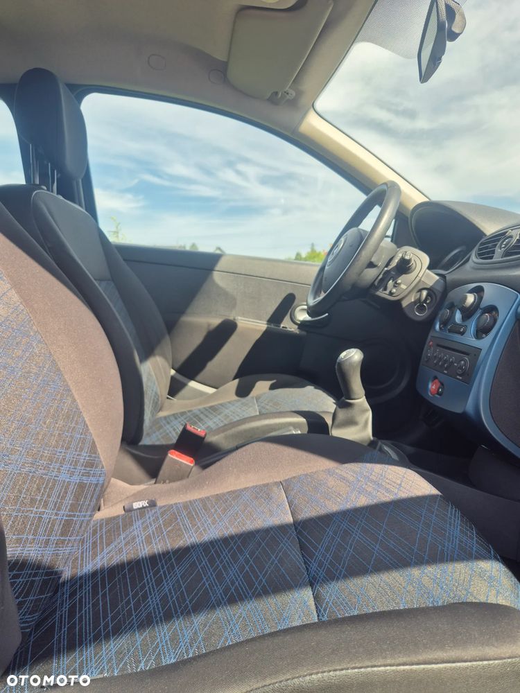 Renault Clio 1.2 16V 75 Dynamique - 24