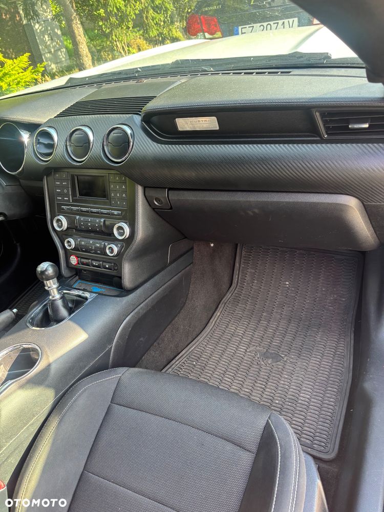 Ford Mustang 3.7 V6 - 12