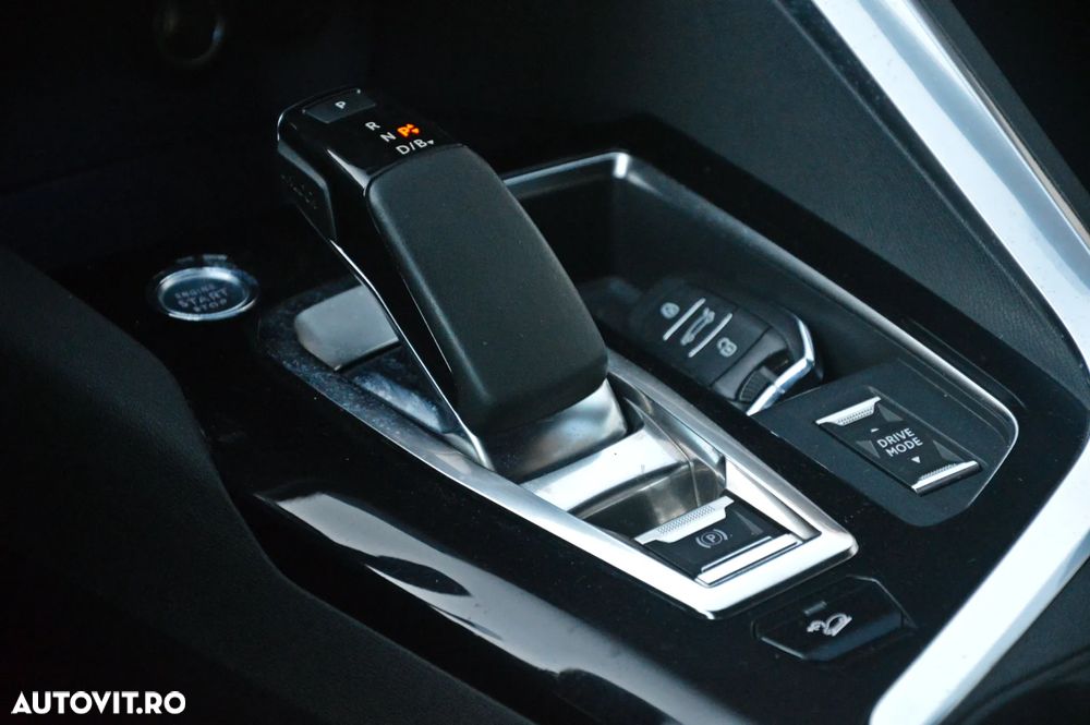 Peugeot 3008 PHEV EAT8 4X4 GT Pack - 32