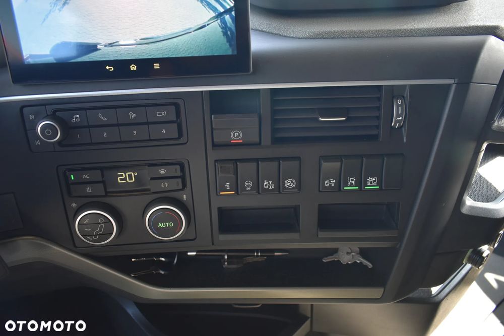 Volvo FH 500 XL MEGA // RETARDER // FULL LED // SKÓRY // XENON // TV // FULL AIR // BLACK EDITION // TRĄBY HADLEY // ORUROWANIE - 35
