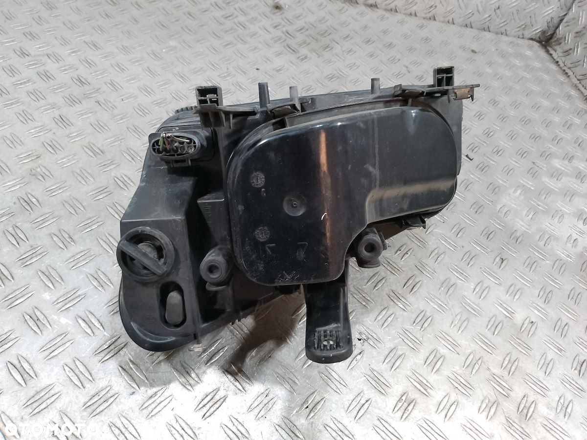 LAMPA PRAWA PRZÓD FORD C-MAX I 270606 1.6 TDCI - 6