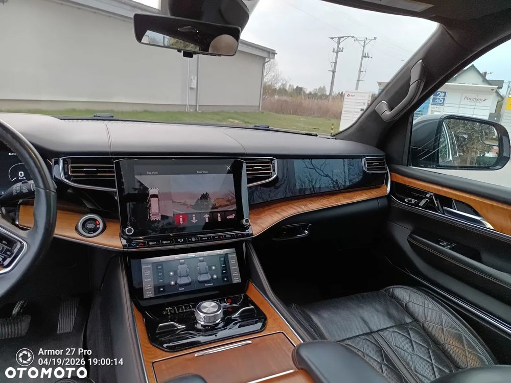 Jeep Grand Wagoneer - 24