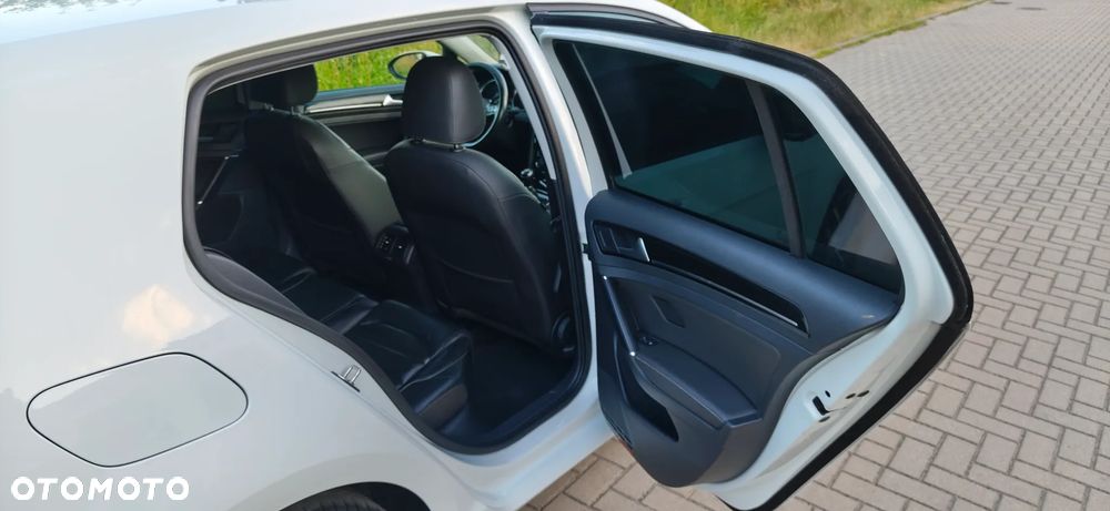 Volkswagen Golf - 10