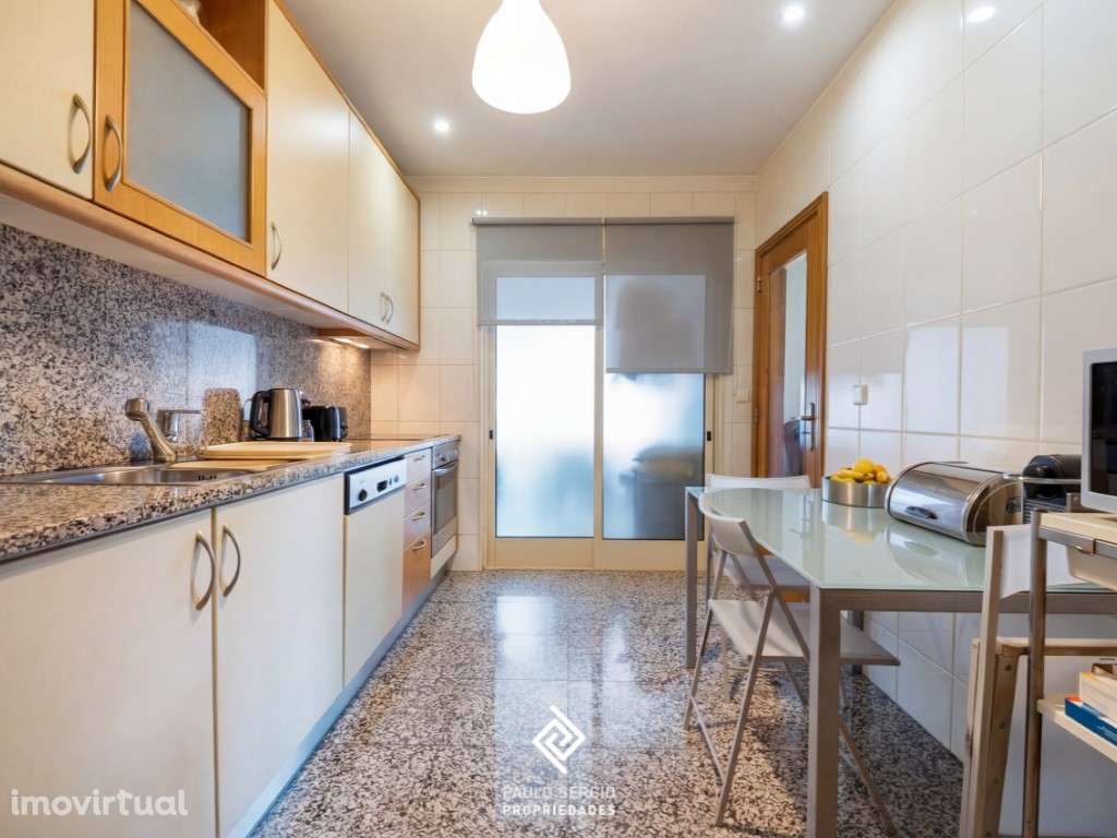 Apartamento T2 situado numa localização privilegiada na Avenida da ... - Grande imagem: 4/22