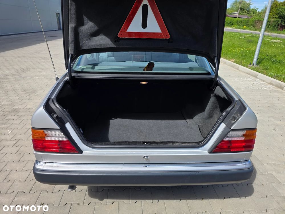 Mercedes-Benz W124 (1984-1993) - 26