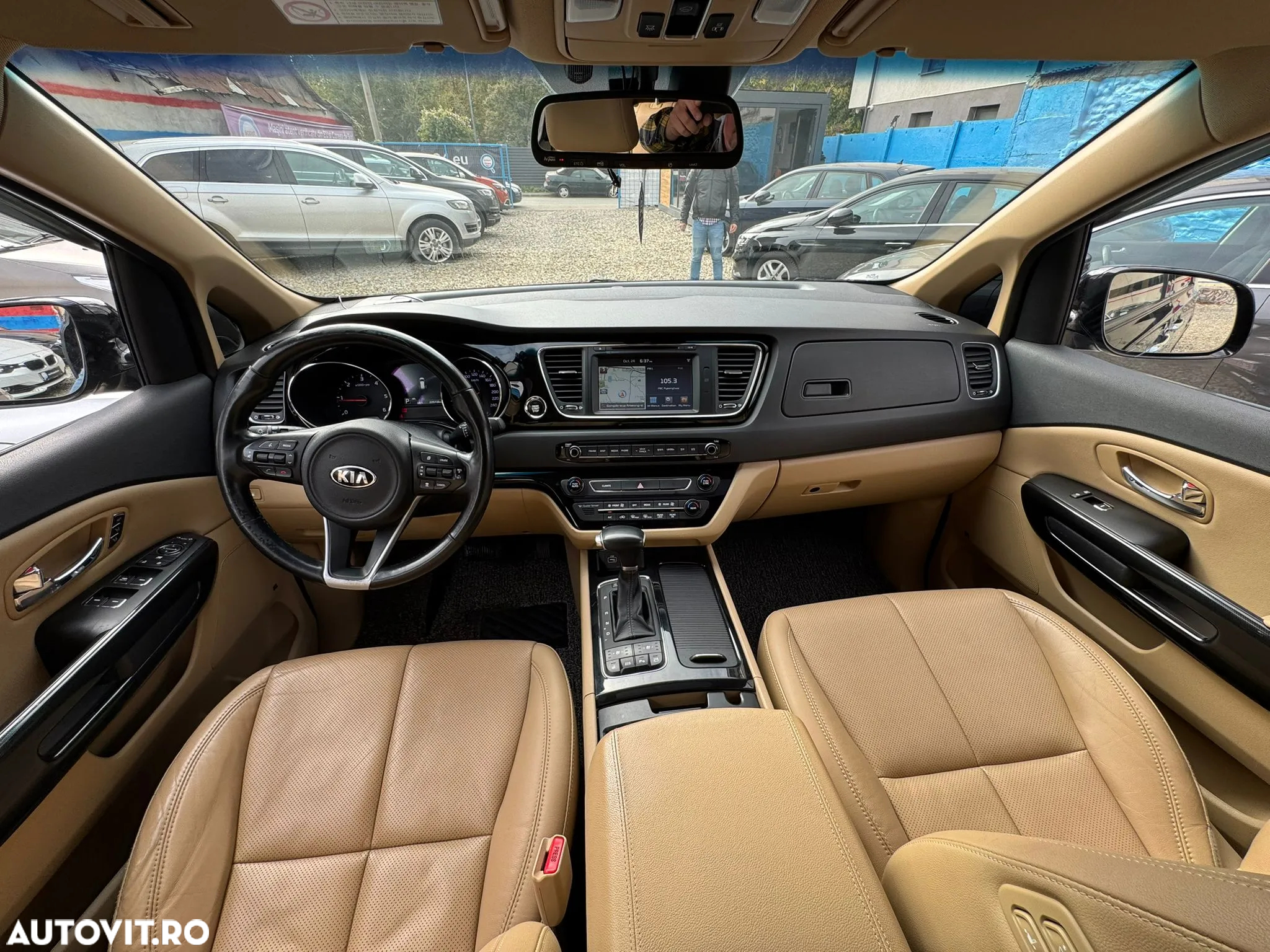 Kia Carnival - 33
