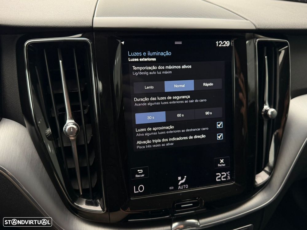 Volvo XC 60 2.0 D4 Momentum Geartronic - 43