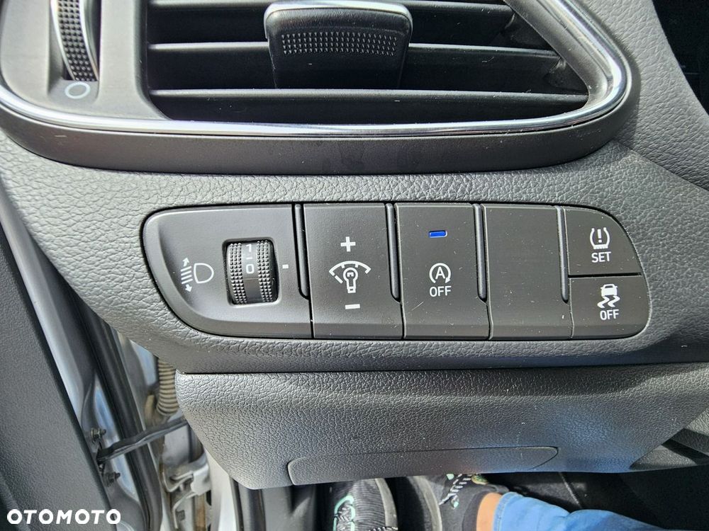 Hyundai i30 1.5 DPI Modern - 25