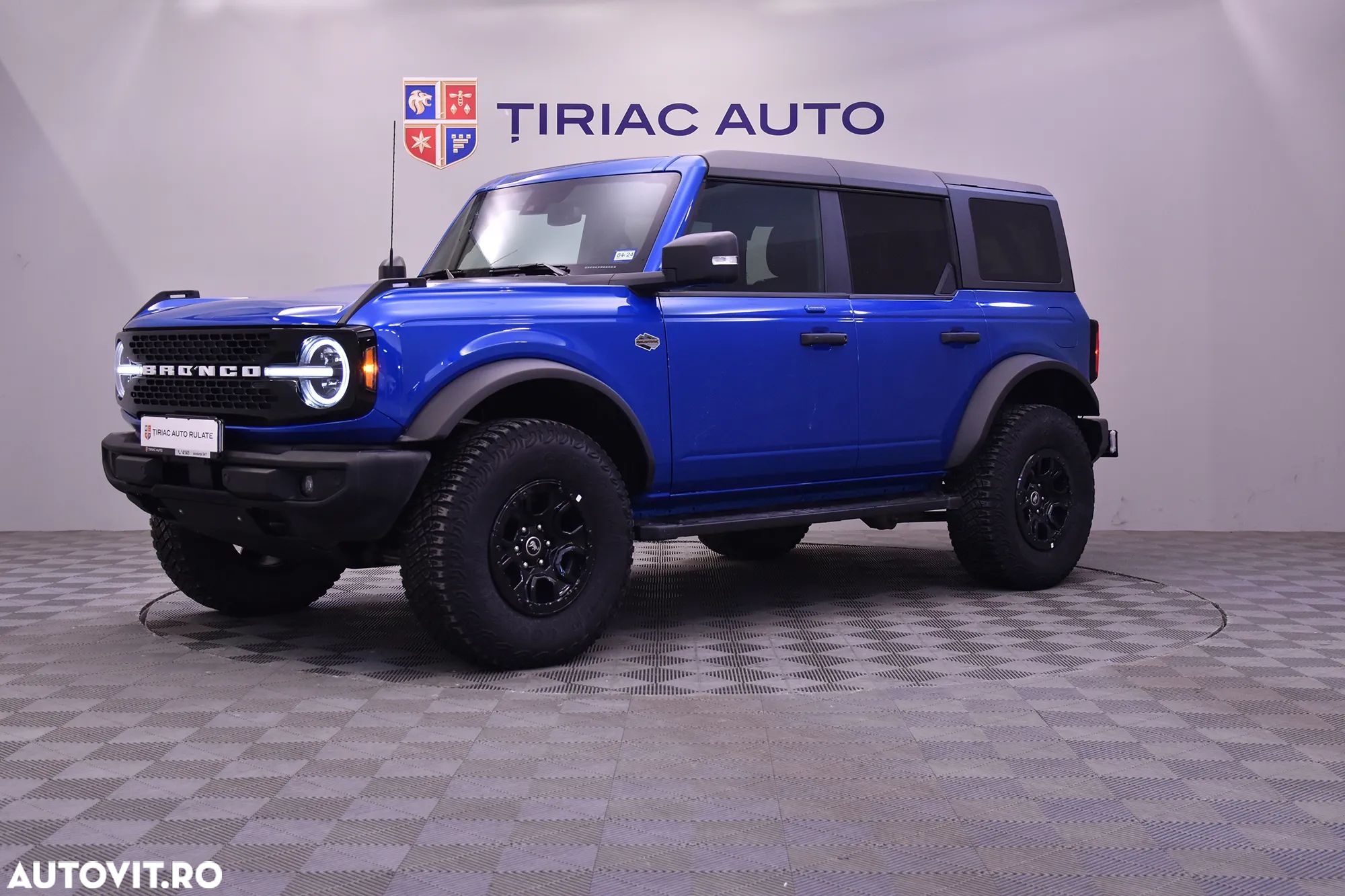 Ford Bronco - 1