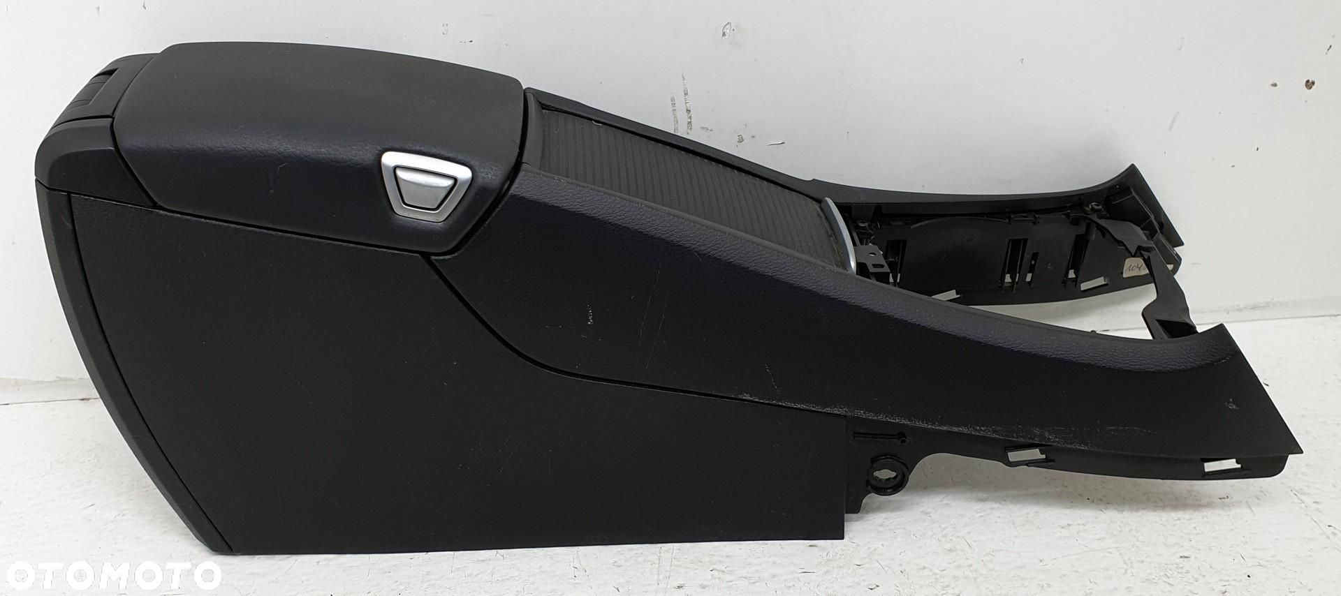 TUNEL ŚRODKOWY PODŁOKIETNIK GNIAZDO 12V VOLVO V70 II EUROPA - 2