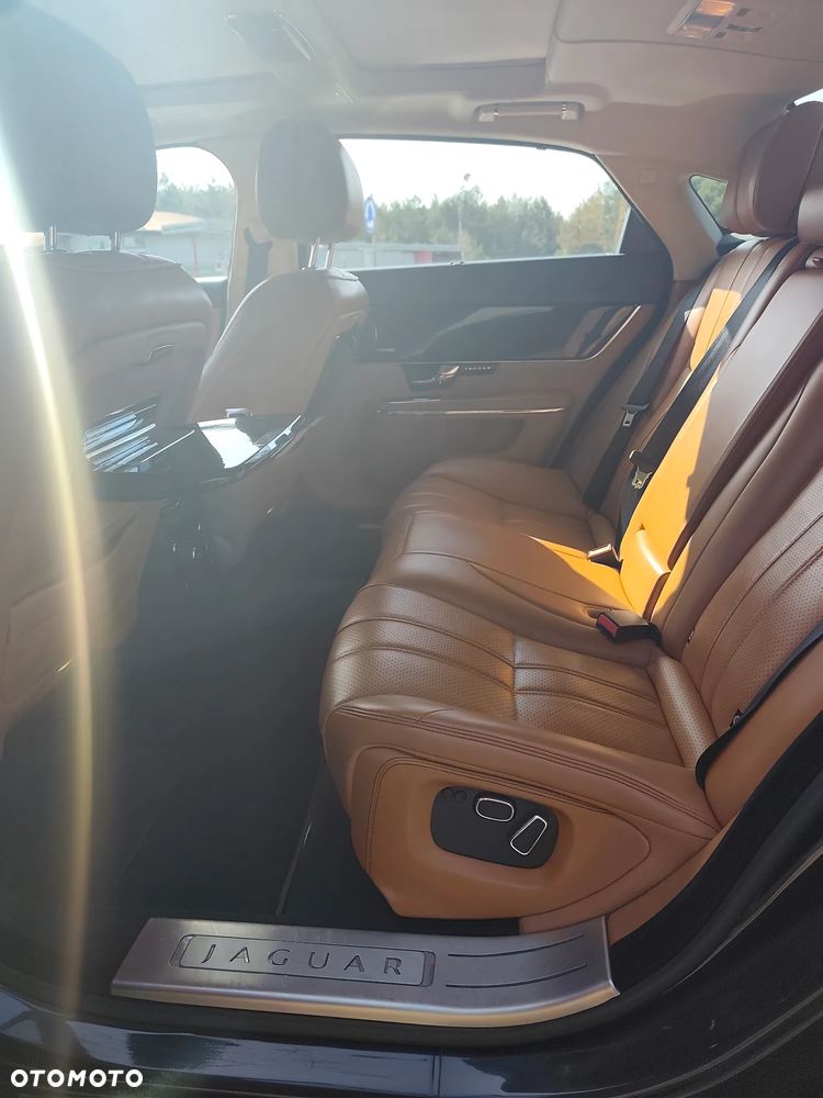 Jaguar XJ 3.0 D V6 LWB Portfolio - 16