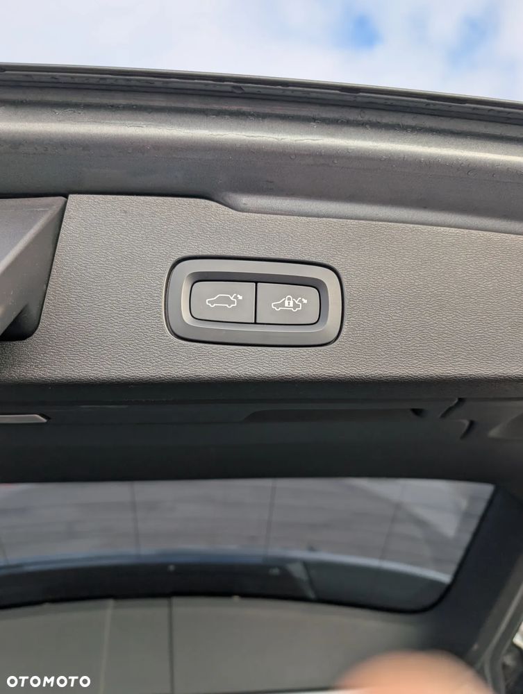 Volvo V60 B4 B R-Design - 37