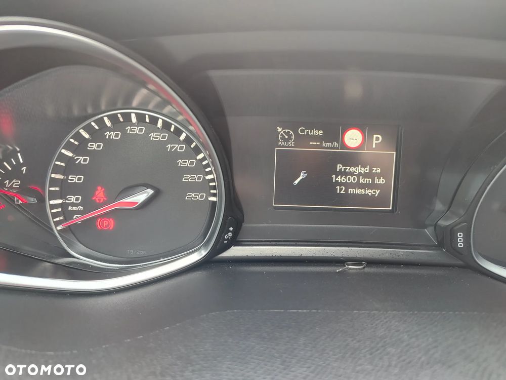 Peugeot 308 1.2 PureTech GPF Allure Pack S&S EAT8 - 11