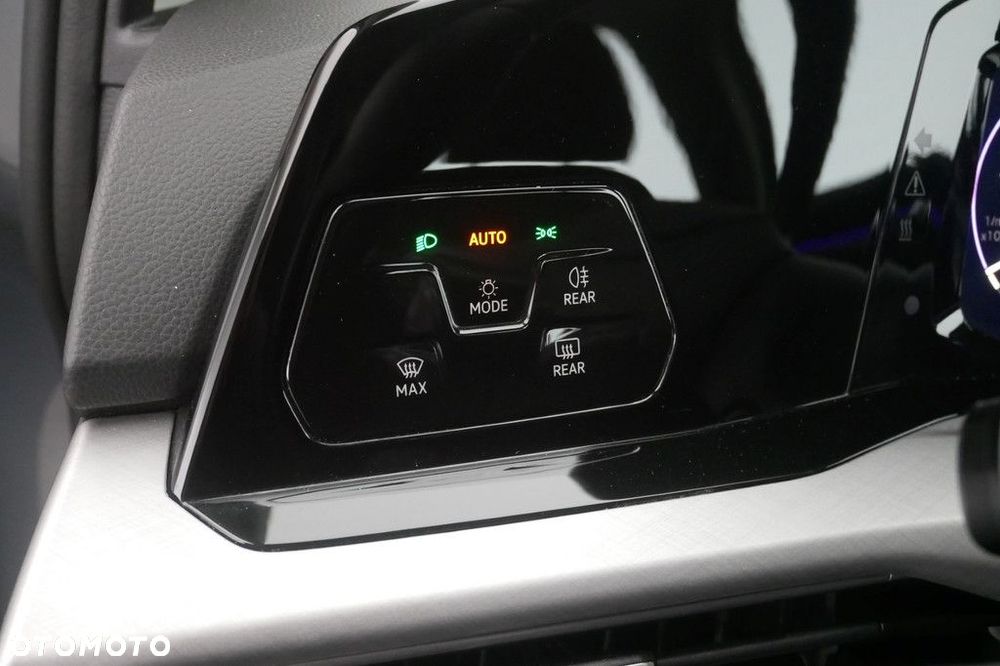 Volkswagen Golf - 23