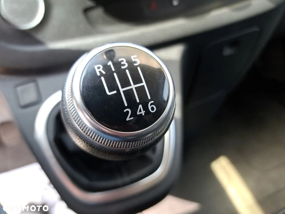 Renault Trafic Brygadowy 6 osób - 18