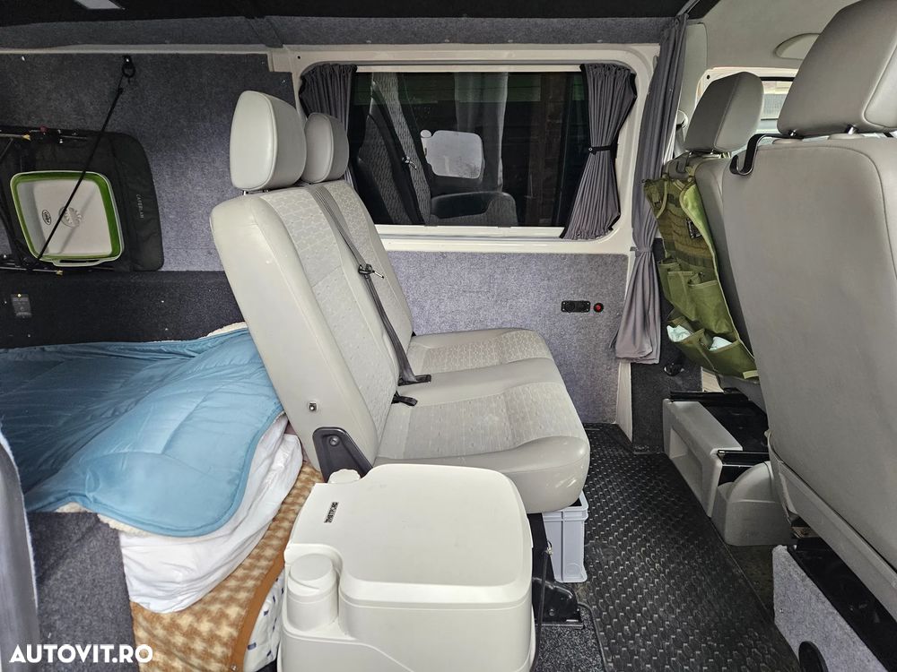 Volkswagen Caravelle - 11