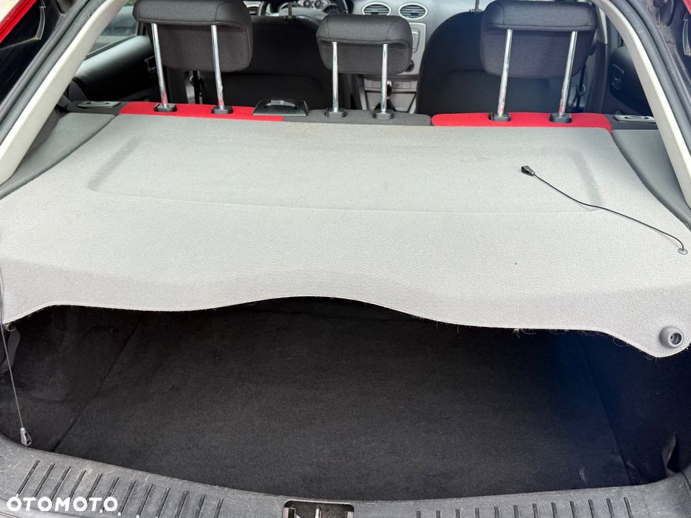 Ford Focus 1.6 Ti-VCT Sport - 12