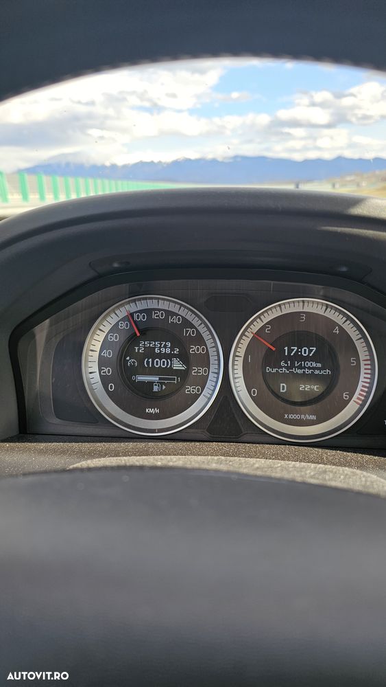 Volvo XC 60 D5 AWD Geartronic Momentum - 35