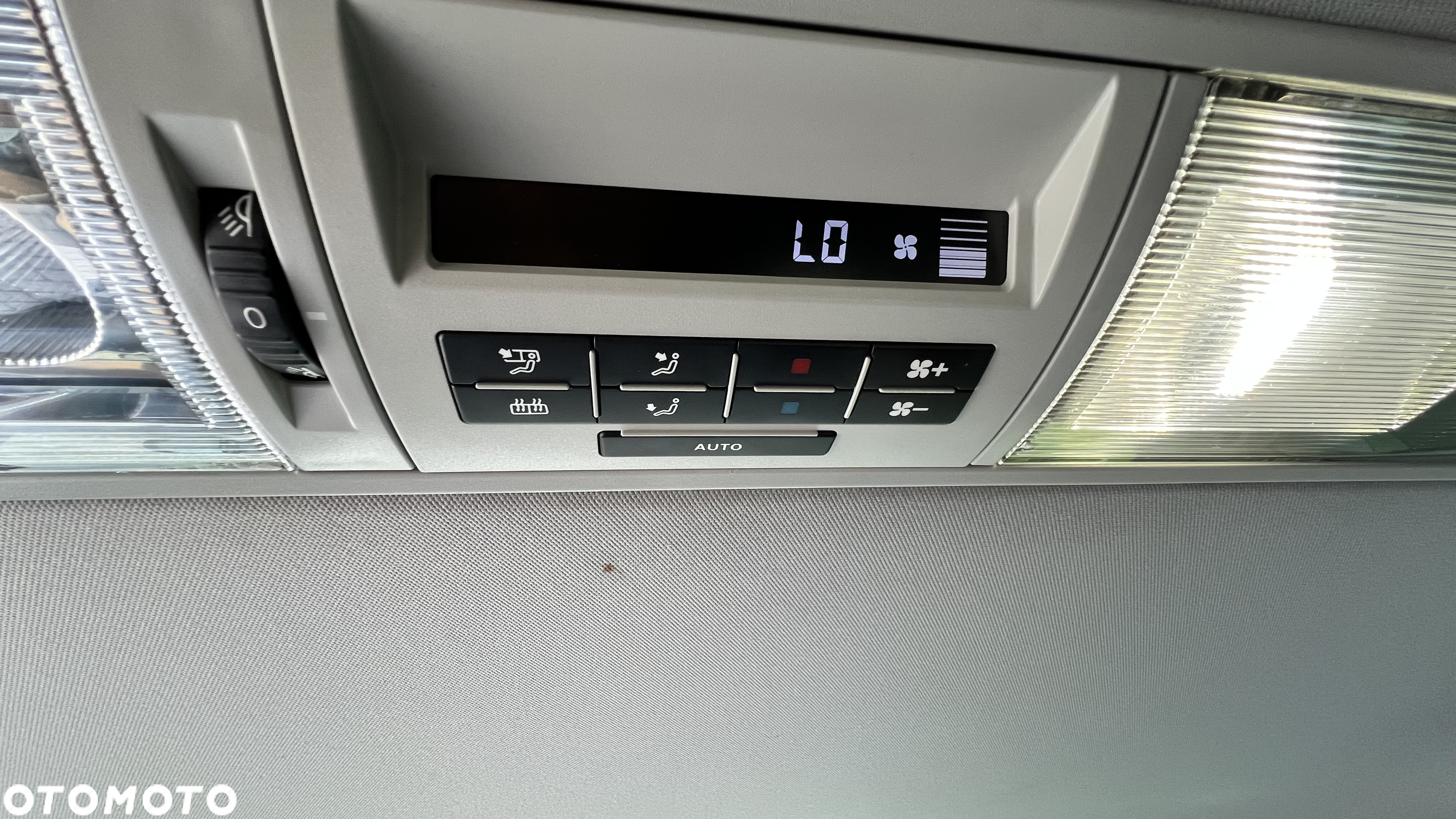 Volkswagen Multivan - 22