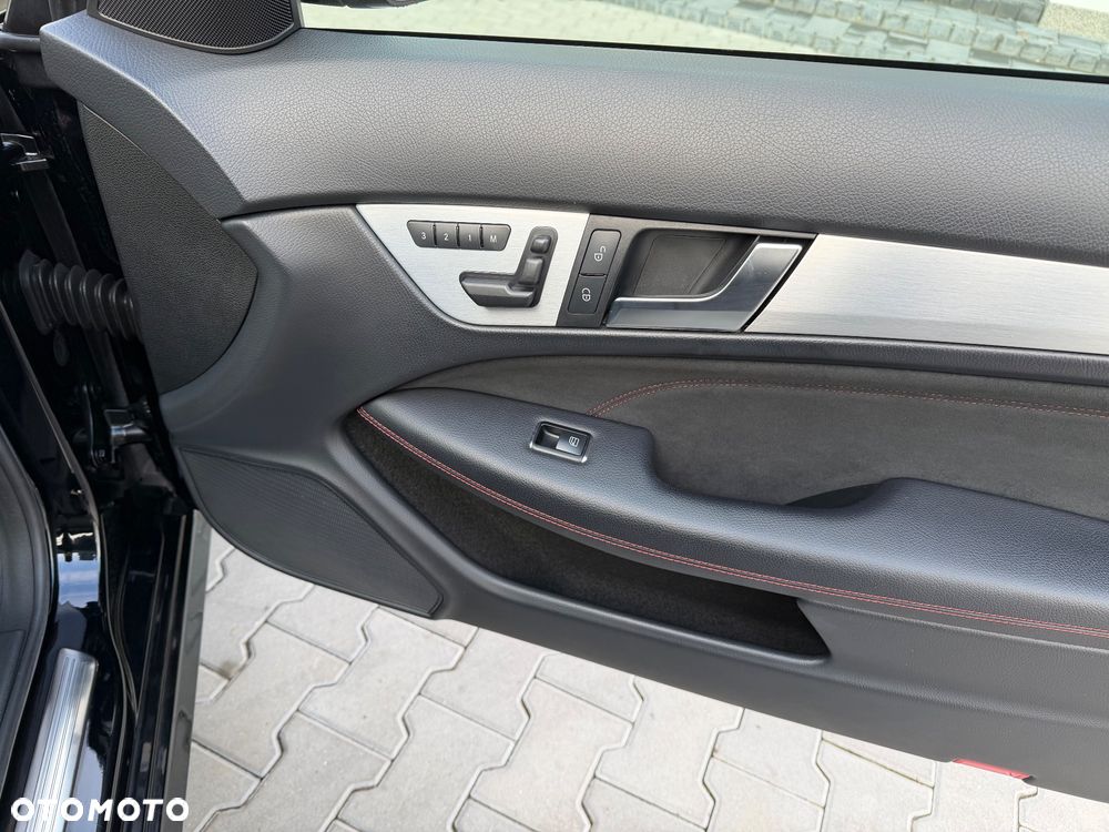 Mercedes-Benz Klasa C 200 7G-TRONIC Edition - 25