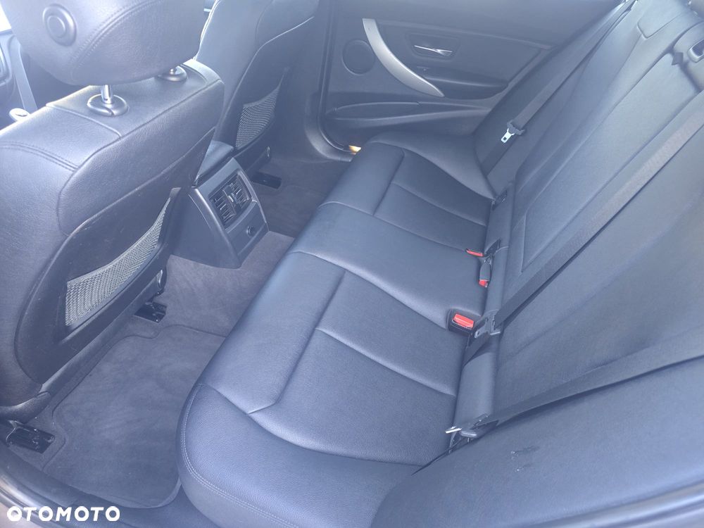 BMW Seria 3 318d DPF Edition Sport - 3