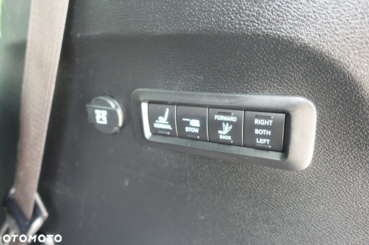 Chrysler Pacifica - 23