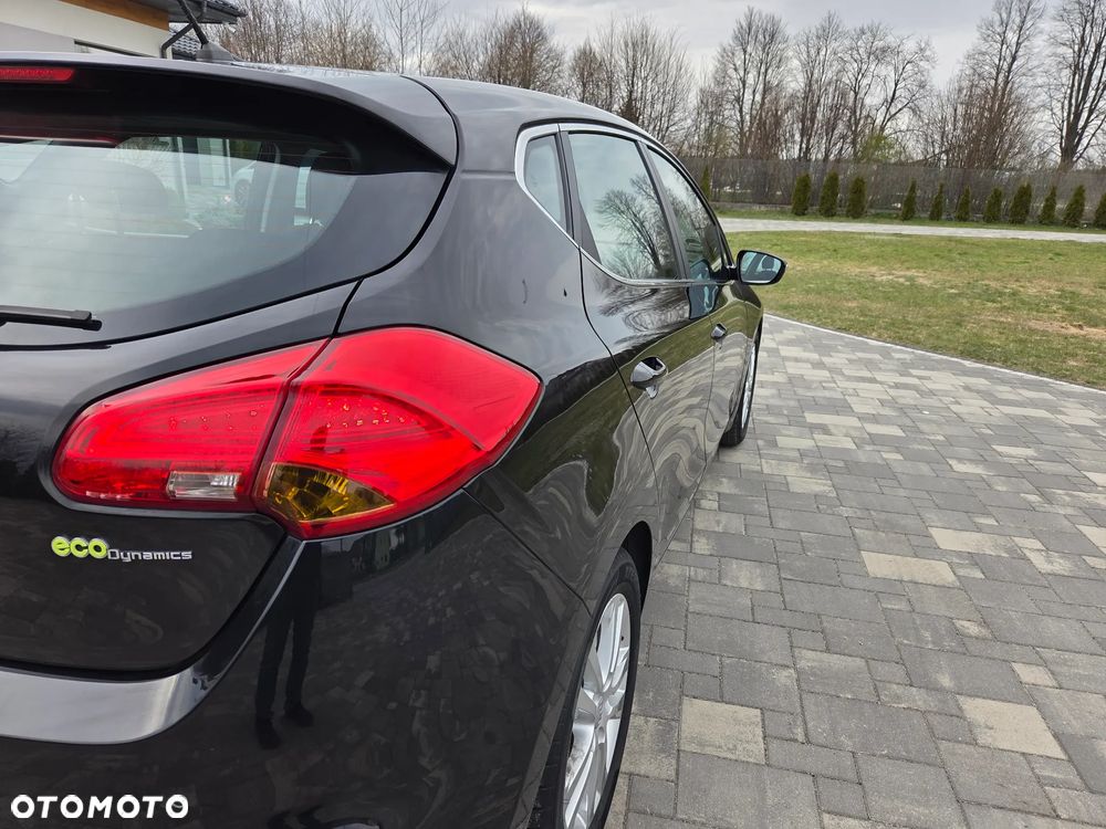 Kia Ceed 1.6 GDI ISG Dream Team Edition - 21