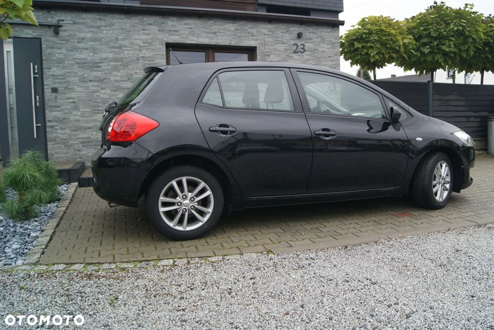 Toyota Auris 1.33 VVT-i Premium + - 8