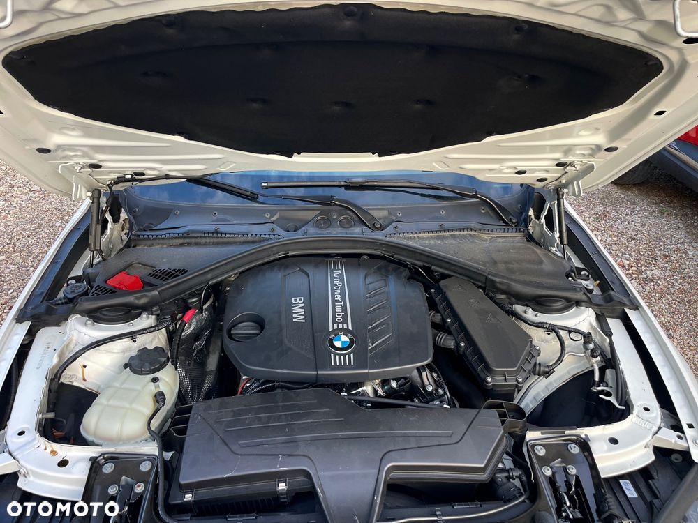 BMW Seria 3 318d DPF Edition Sport - 40