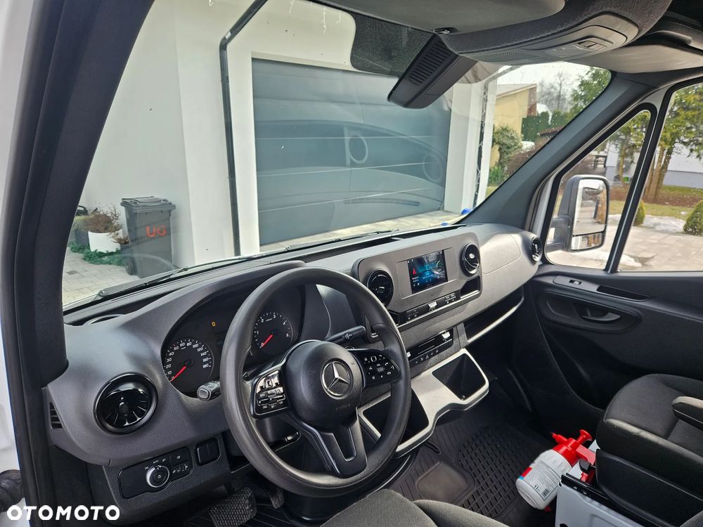 Mercedes-Benz Sprinter - 14
