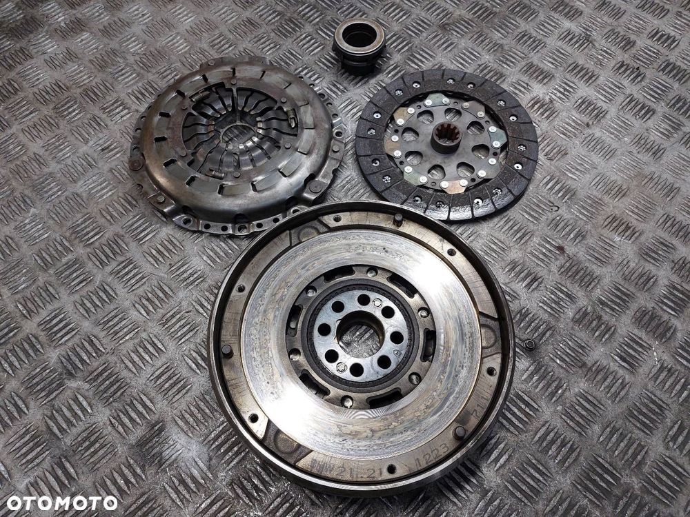 KOŁO DWUMASOWE + TARCZA + DOCISK + ŁOŻYSKO OPOROWE BMW E46 316I 1223711 - 1