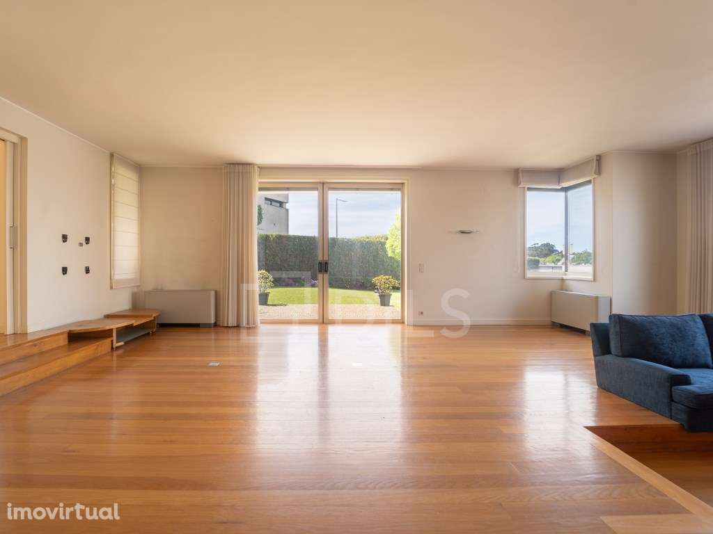 Moradia T4 com jardim e terraço em Aldoar - Grande imagem: 2/51