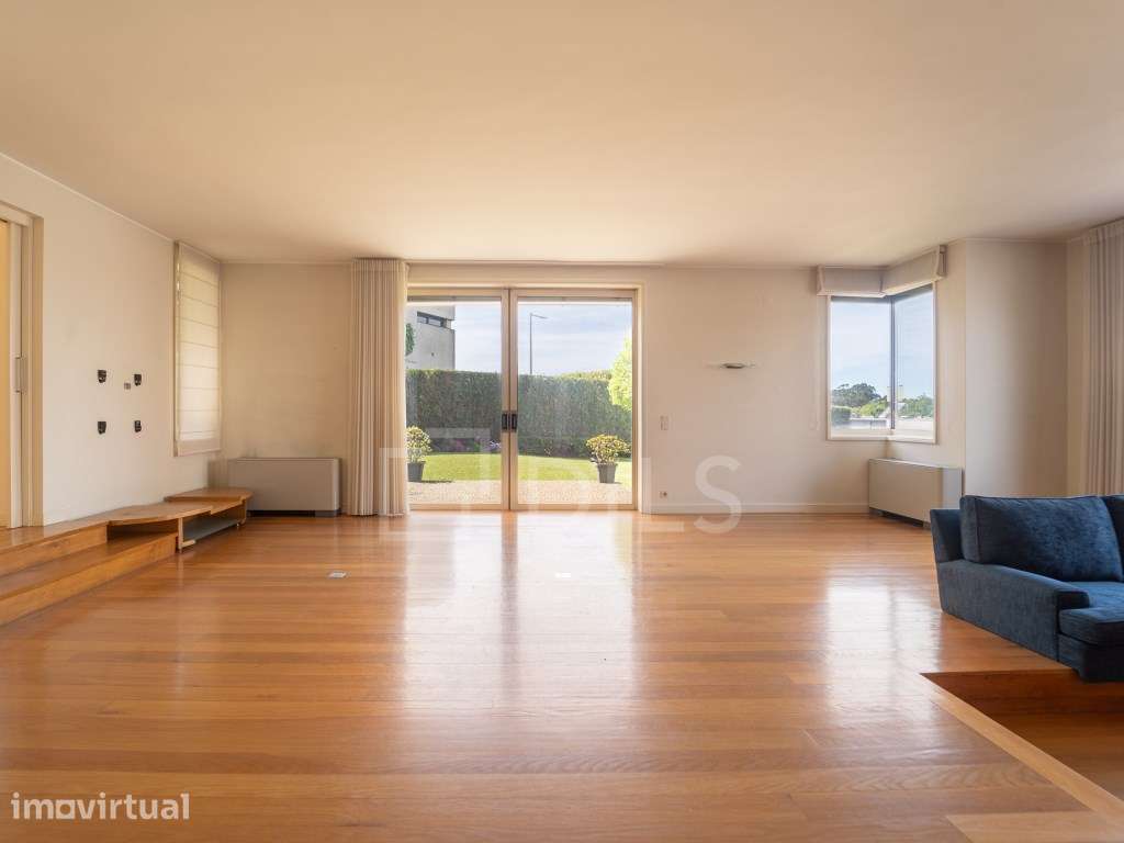 Moradia T4 com jardim e terraço em Aldoar - Grande imagem: 2/51