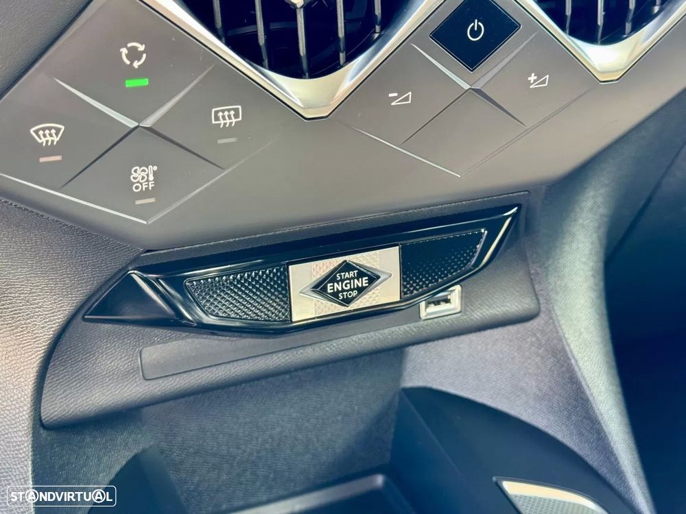 DS DS3 Crossback PureTech 100 MONTMARTRE - 21