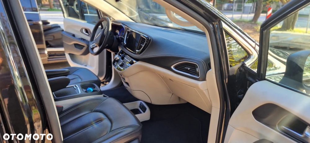 Chrysler Pacifica - 20