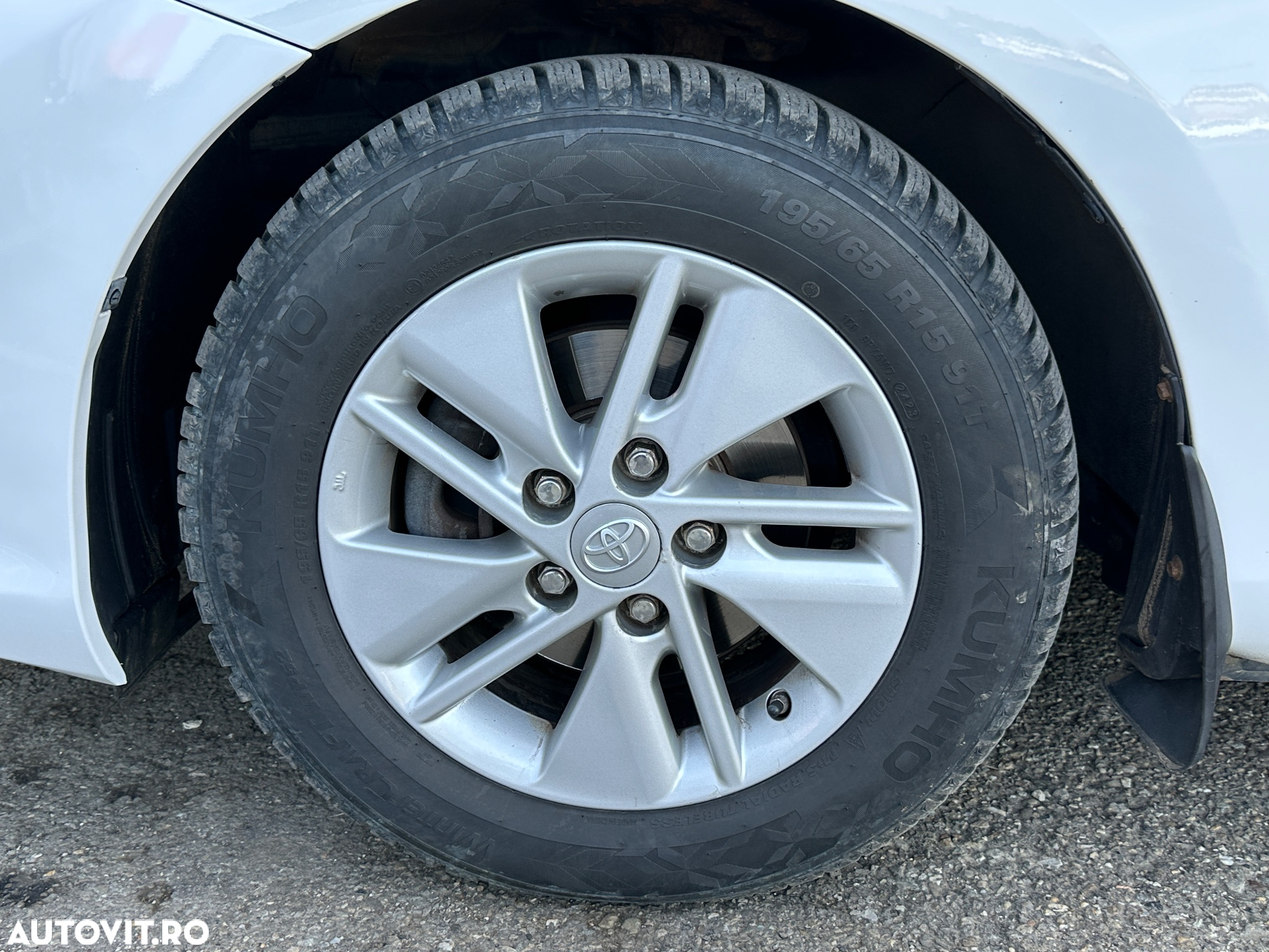 Toyota Auris 1.8 L VVT-i HSD Terra - 12