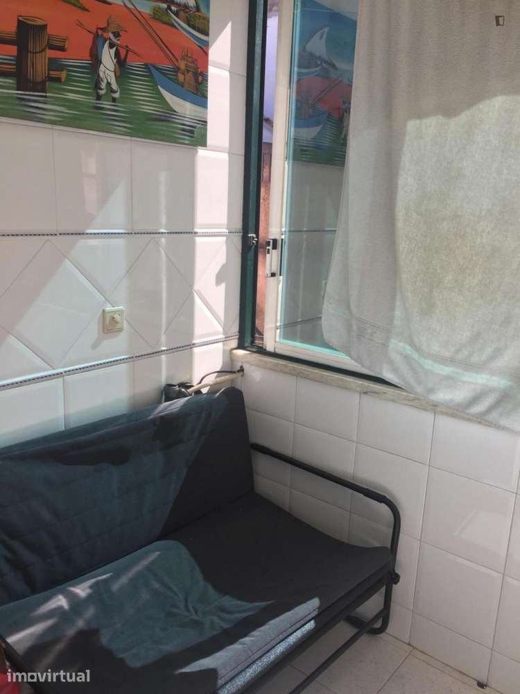 Quarto - localizado em Intendente Lisbon - Grande imagem: 5/9
