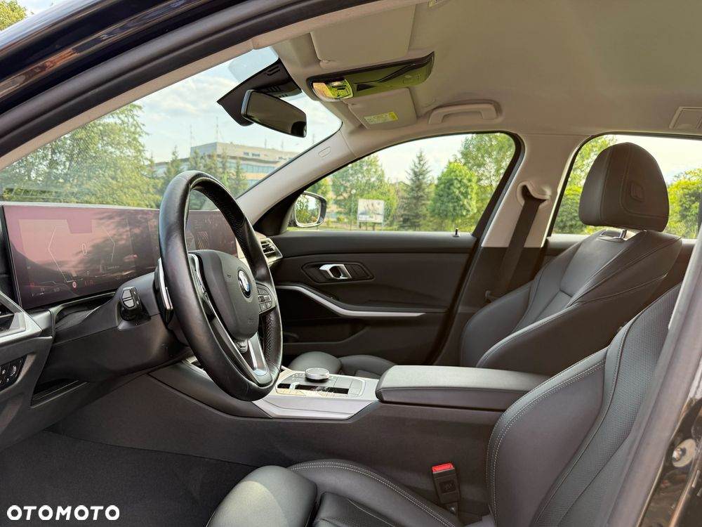BMW Seria 3 318d Touring - 22