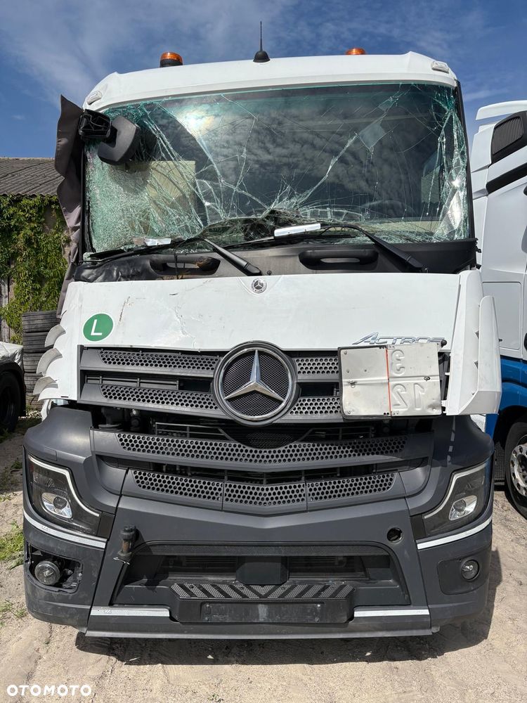 Mercedes-Benz Actros - 3