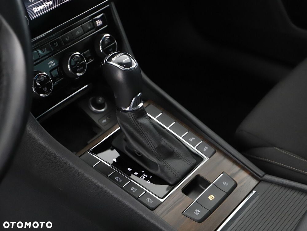 Skoda Superb 2.0 TDI SCR 4x4 Scout DSG - 15